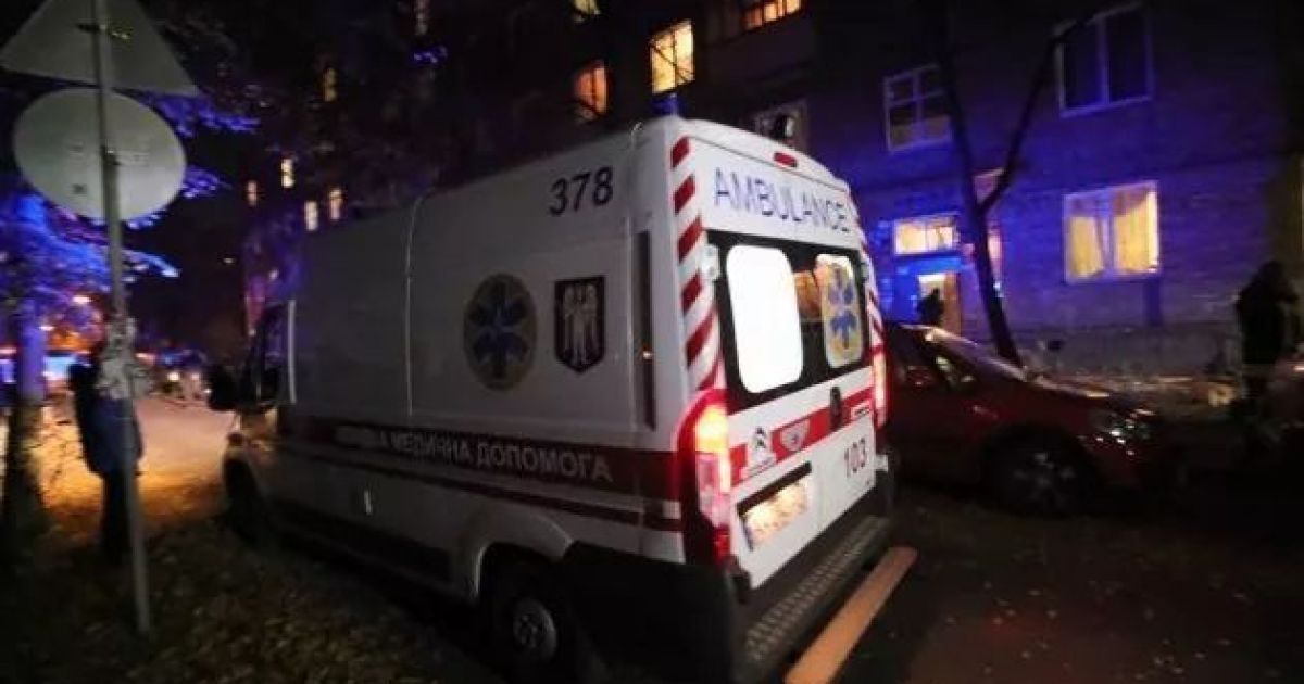 У Києві на Оболоні шестеро молодиків побили чоловіка через зауваження