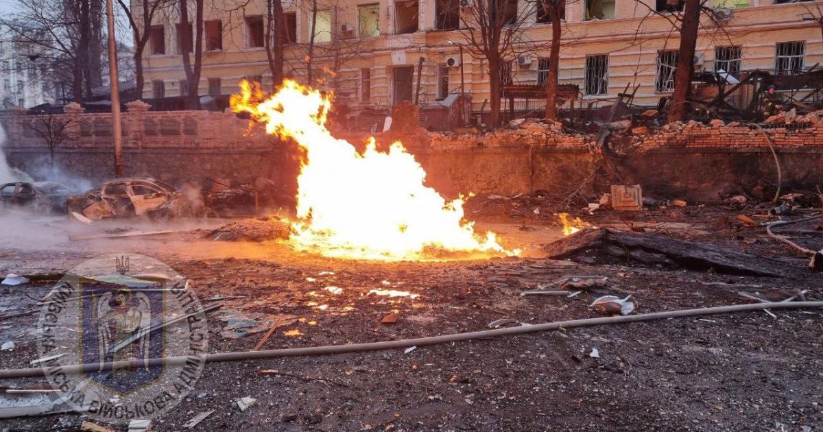Наслідки ракетного удару по Києву зранку 20 грудня  / Фото: КМВА