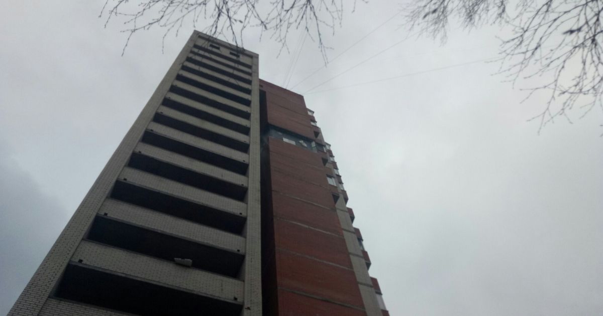 У Пітері обвал облицювання багатоповерхівки _2 / © VK/ДТП и ЧП | Санкт-Петербург | Питер Онлайн | СПб