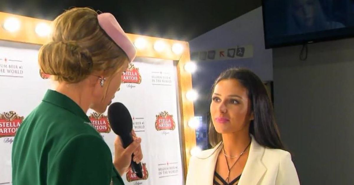 Огневич готовится к выступлению с Бочелли качанием мышц пресса