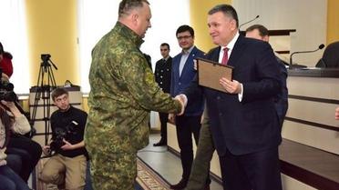 Поліцейським Донеччини вручили державні нагороди та подарували 32 квартири_4 / © Національна поліція України