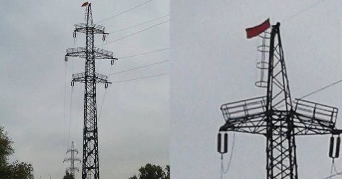 В Днепре неизвестные "перепугали" город флагом СССР и муляжом взрывчатки