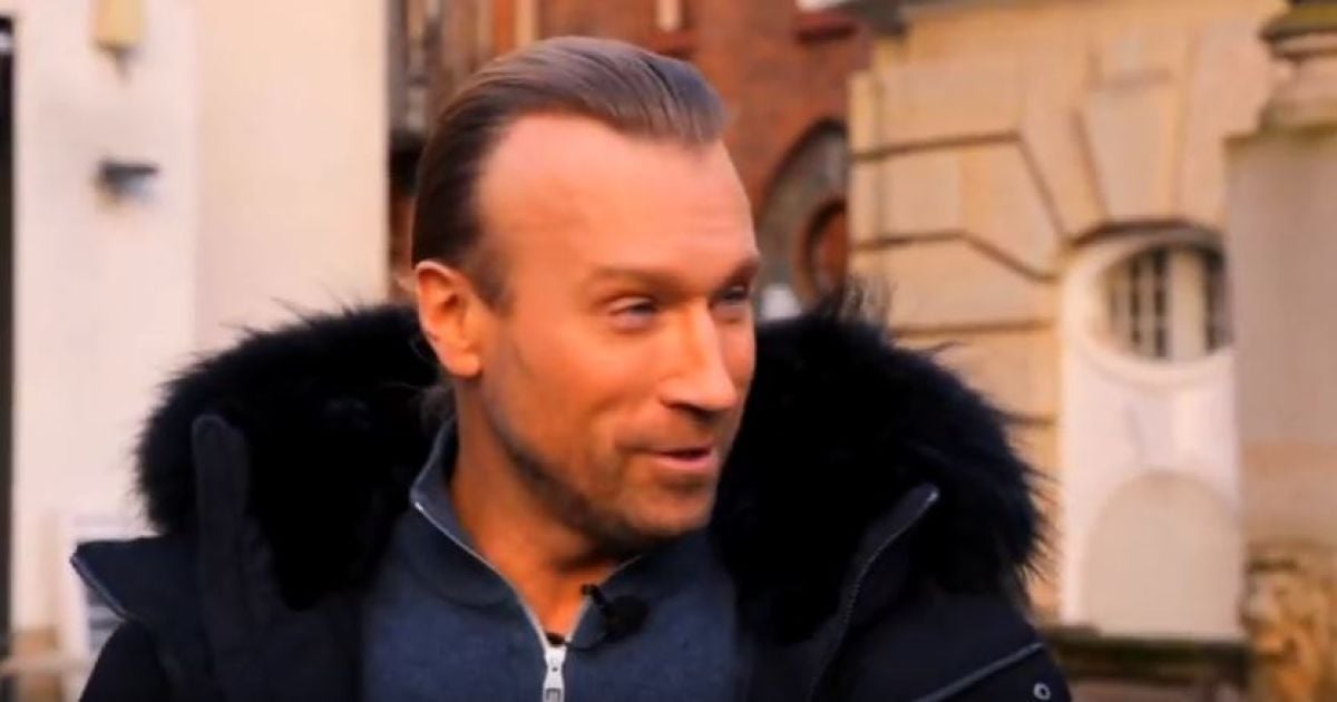 Олег Винник показав театр, у якому грав у Берліні, та заспівав німецькою