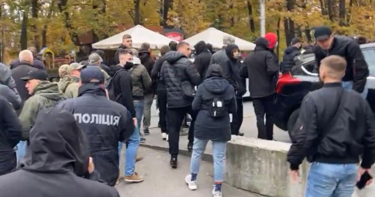 В Ірпені побили ветерана АТО: активісти зібралися на мітинг й вимагають покарати нападників