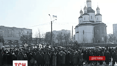 В Мариуполе вспоминают жертв обстрела 24 января прошлого года