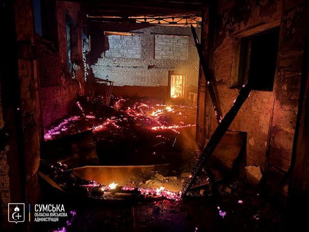 Пожар на заводе в Сумской области после российской атаки / © Сумская ОВА