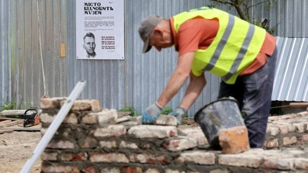 Секрет під паркетом: у зруйнованому росіянами музеї Шухевича виявили невідому раніше криївку