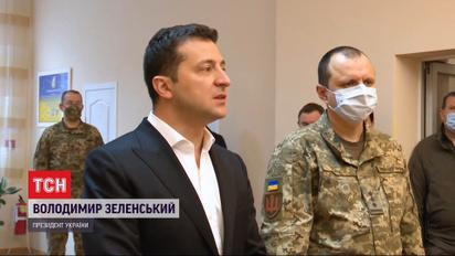 Владимир Зеленский во время визита в центр реабилитации военных в Ирпене поблагодарил волонтеров