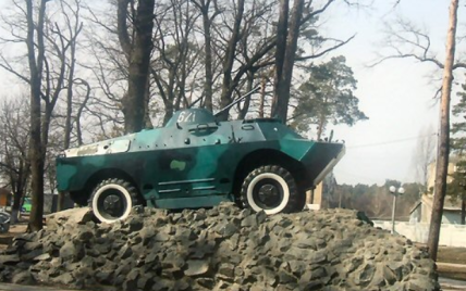 Подумали, что настоящий танк: в Буче оккупанты "разгатили" памятник воинам-"афганцам"