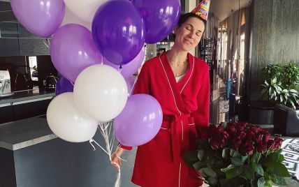 С охапкой роз и шариками: Маша Ефросинина празднует день рождения