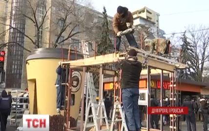 В Днепропетровске придумали, как заставить незаконные киоски работать по-честному