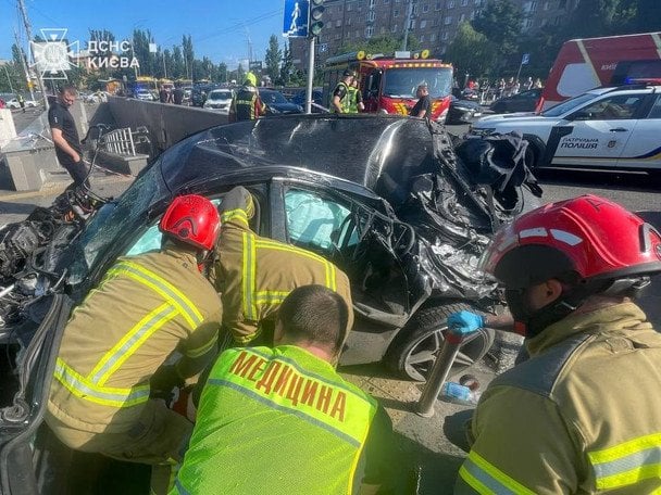 ДТП у Києві 5 червня / © ДСНС