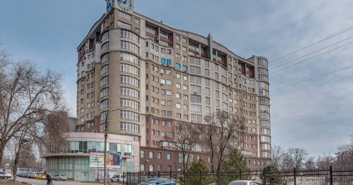 У Запоріжжі невідомий розстріляв у під'їзді чоловіка: кілеру вдалося втекти