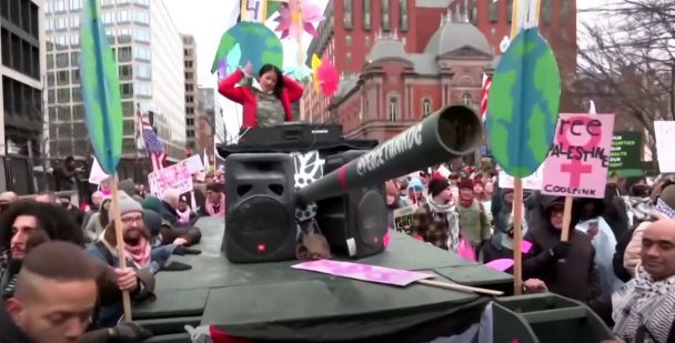 Протестувальники планують мітингувати усі вихідні / © скриншот з відео