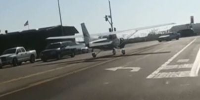 У США студентці вдалося посадити аварійний літак на жваву трасу