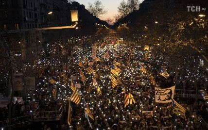 Багатотисячні протести в Барселоні. Влада Іспанії відмовилася від перемовин з каталонцями
