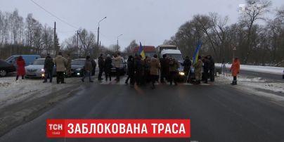 Активісти на півтори години перекрили трасу Київ-Чернігів