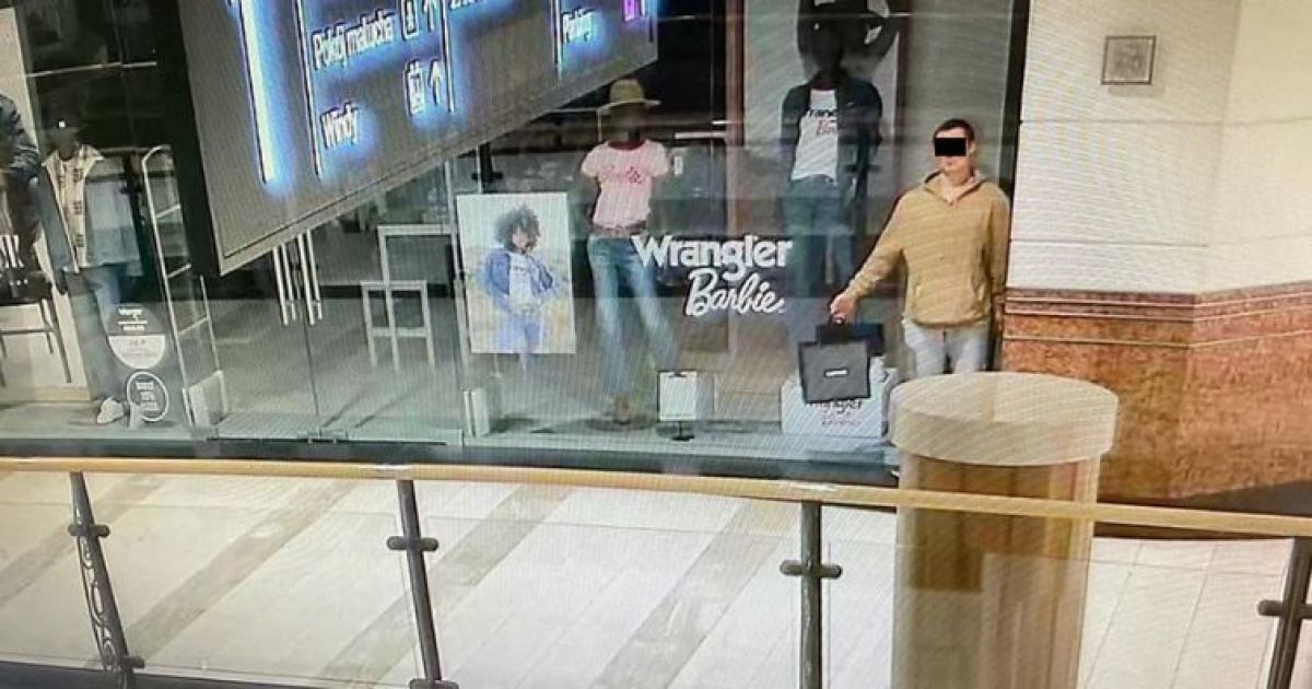 Вор-манекен в ТРЦ Фото: Районное управление полиции Варшавы