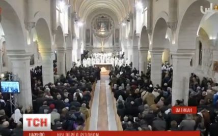 Ніч перед Різдвом. У Ватикані десятки тисяч вірян зібралися на святкову месу