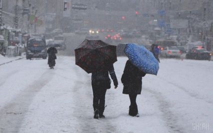 Синоптики оголосили по Україні штормове попередження