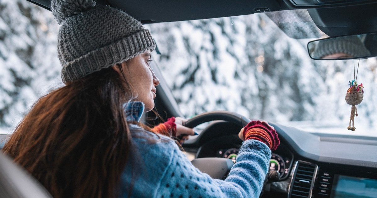 Які речі мають бути в авто взимку