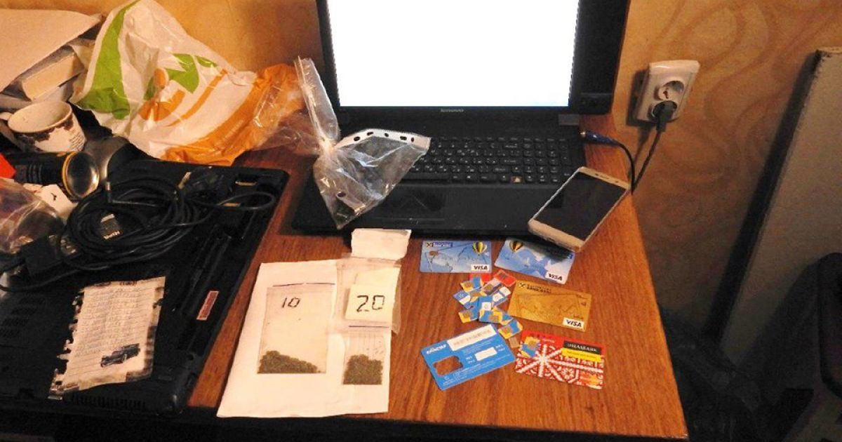 У Запоріжжі кіберполіція викрила продавчиню неіснуючих товарів та наркотиків