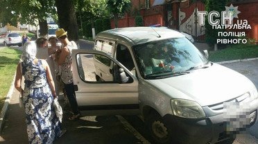 У Рівному мати лишила немовля у розпеченій машині / © facebook.com/Патрульна-поліція-України