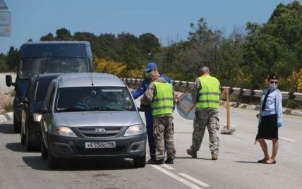 На въезде в Севастополь появились блокпосты оккупантов: проверяют багажники