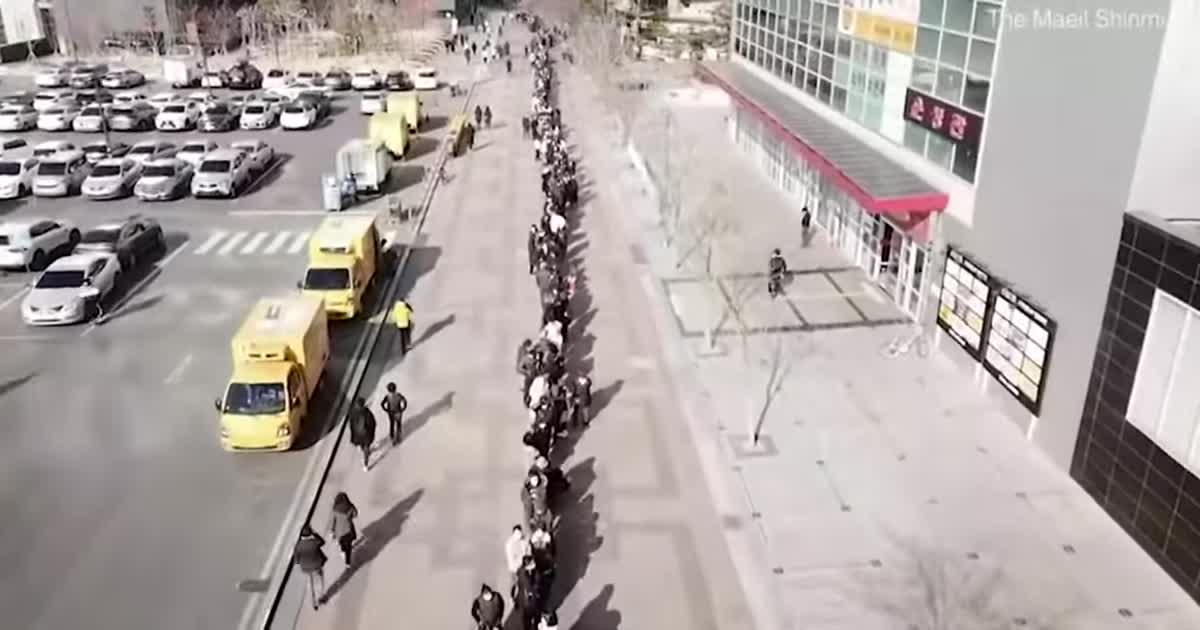 У Південній Кореї дроном зняли гігантську чергу за масками через спалах коронавірусу