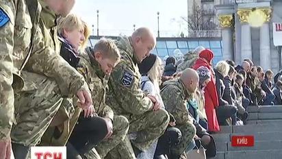 С двумя погибшими украинскими героями прощались на Майдане Независимости