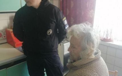 Записка врятувала життя: столичні поліцейські допомогли бабусі, яка залишилась без їжі