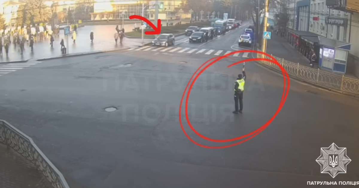 Водитель Volkswagen Passat, проигнорировал остановку и продолжил движение.