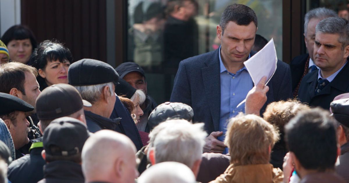 Кличко зібрав "аншлаг" біля кіоску з соціальним хлібом / © fponp.gov.ua