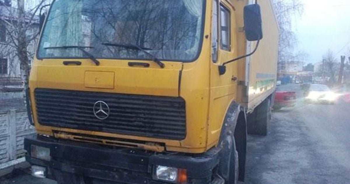 На Вінничині злодії пробили вантажівкою стіну, аби вкрасти зі складу добрива