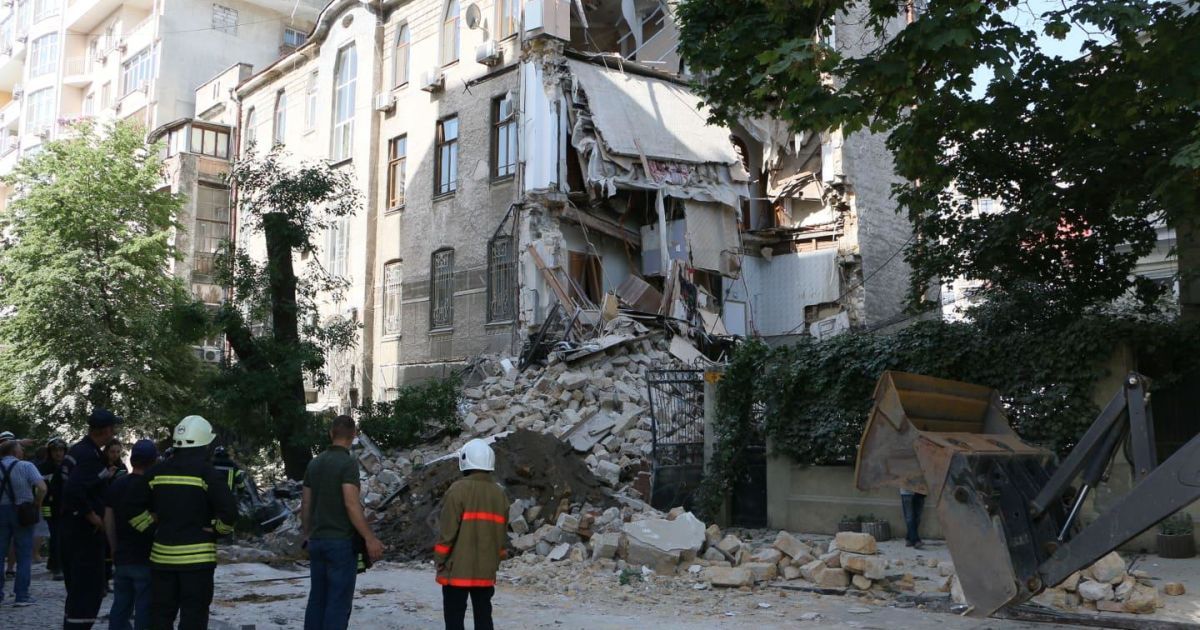 Обвал будинку в Одесі: мешканці почули, що будинок тріщить, і почали вибігати