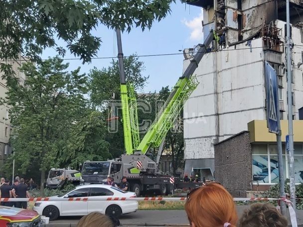 Рятувальники дістали тіло жінки з-під завалів / © ТСН.ua