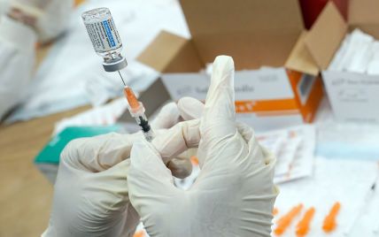 У ЄС планують зробити обов’язковою третю дозу вакцини і змінити терміни дії COVID-сертифікатів