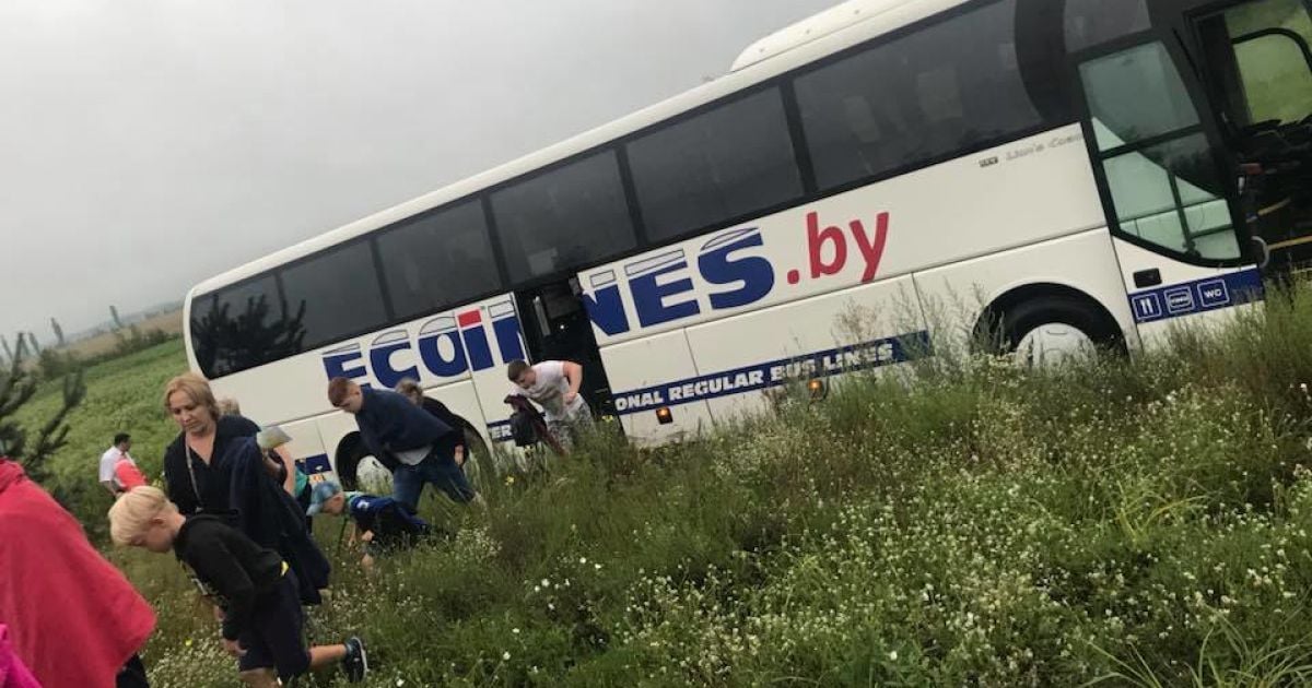 Під Києвом у кювет вилетів автобус із білорусами