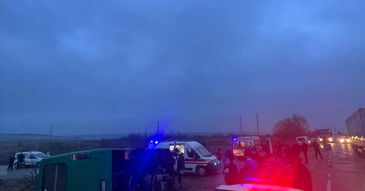 На Львівщині автобус з пасажирами потрапив у ДТП