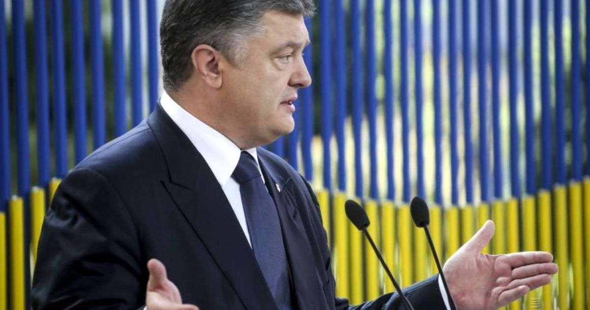 Звезды просят у Порошенко не вносить изменения, касающиеся особого статуса