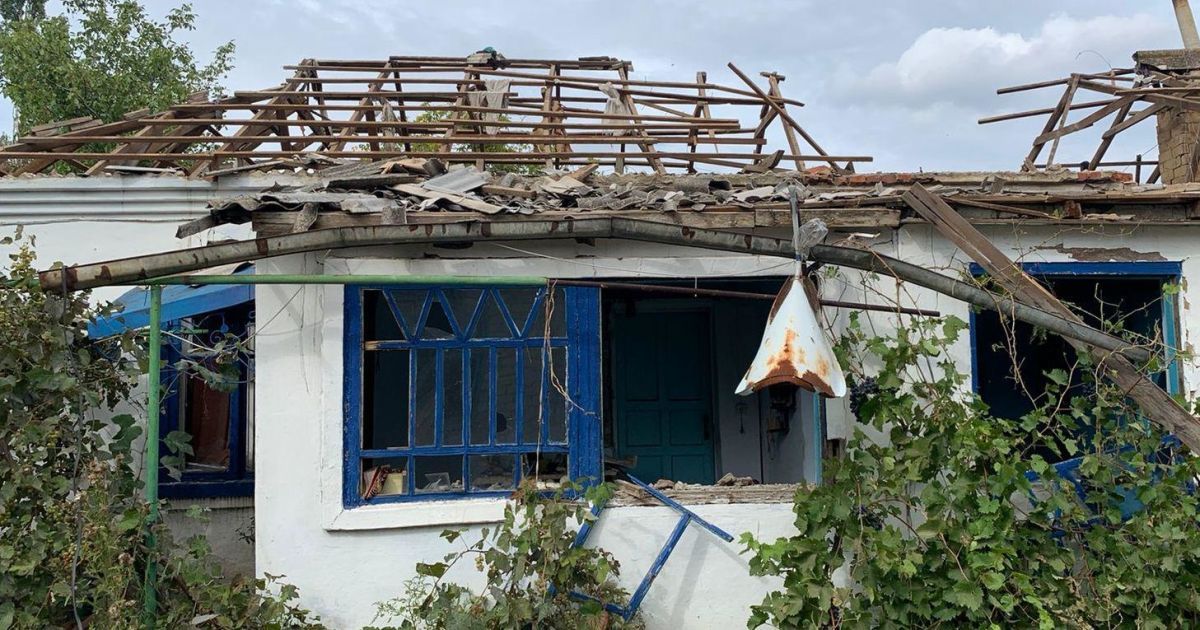 На Херсонщині окупанти повісили чоловіка у власному дворі, а іншого катували гарячою праскою