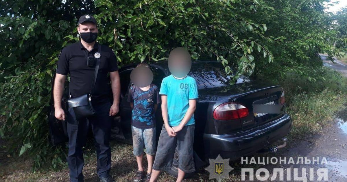 В Киевской области двое детей выкрали автомобиль и въехали на нем в дерево