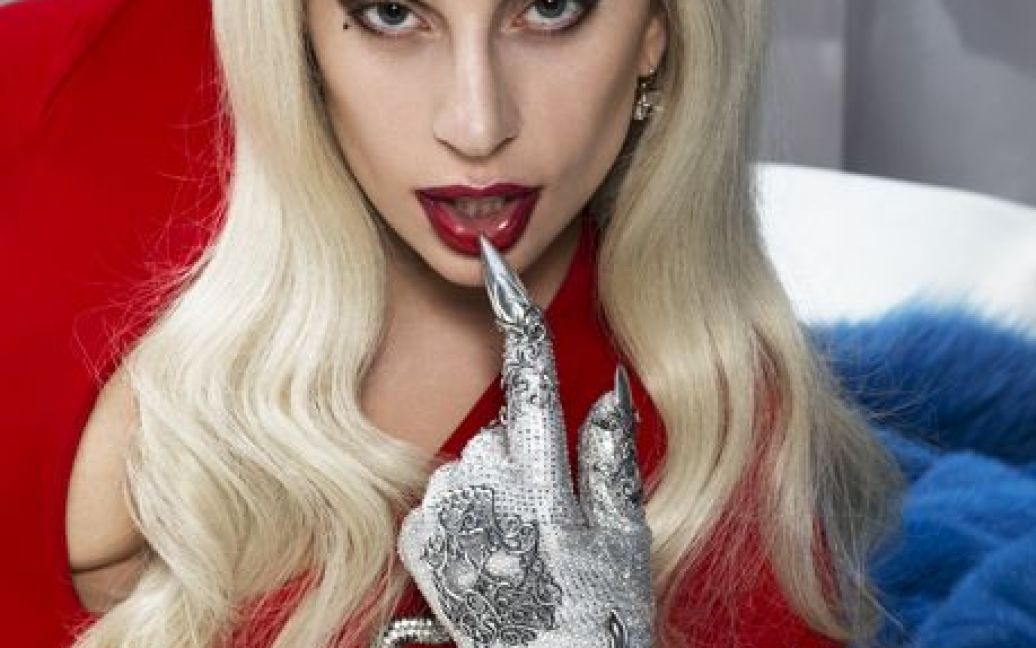 Леди Гага снялась в жутком фотосете / © ew.com