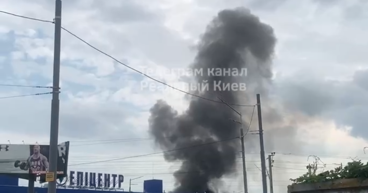 В Киеве загорелся пожар в "Эпицентре". Фото: скриншот.