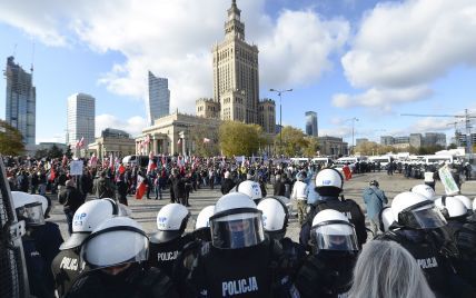 У Польщі третій день поспіль тривають масові протести проти посилення заборони абортів