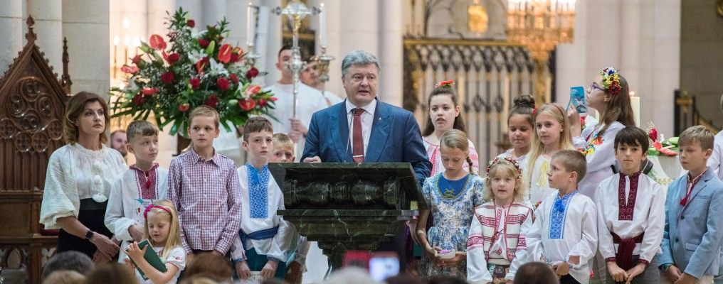 Порошенко назвал возможную дату провозглашения автокефалии Украинской церкви