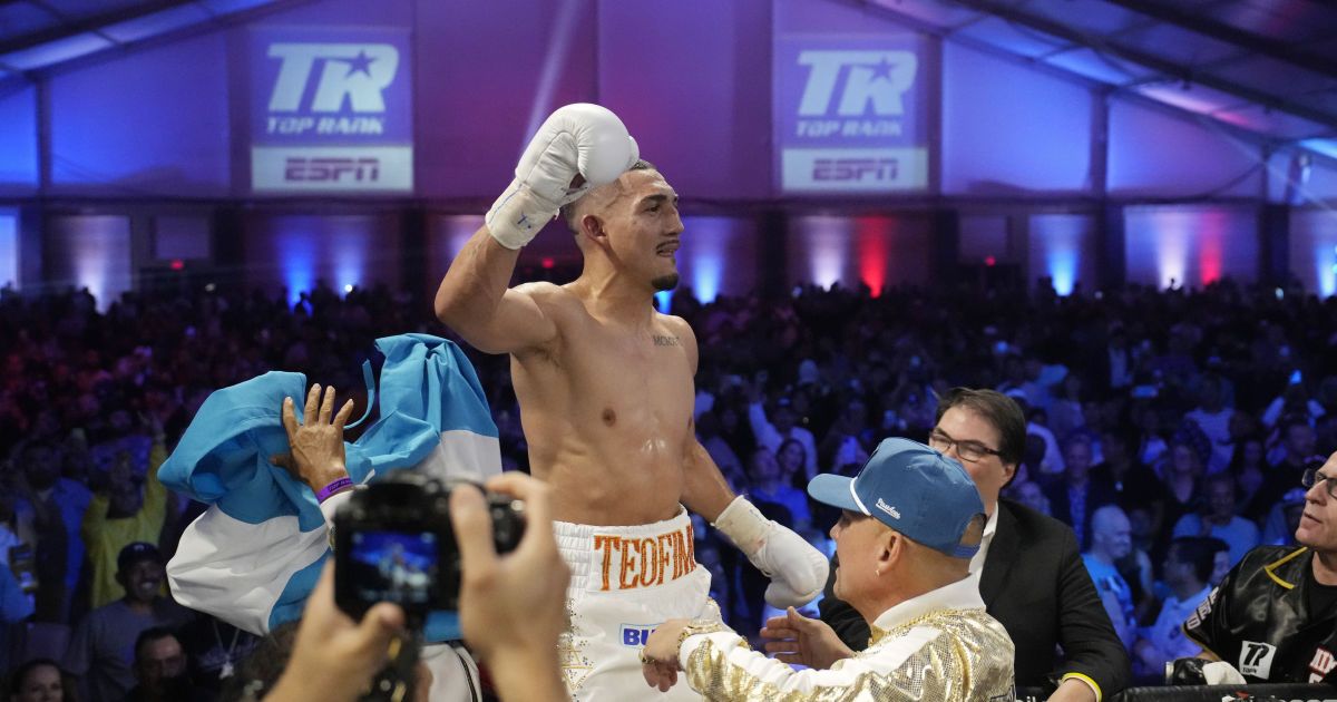 Кривдник Ломаченка піднявся з нокдауну і завоював чемпіонський титул (відео)