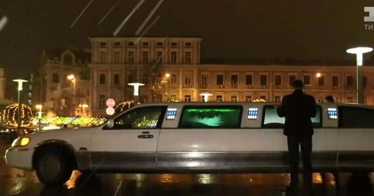 В Киеве в честь Нового года ездит бесплатное такси-лимузин