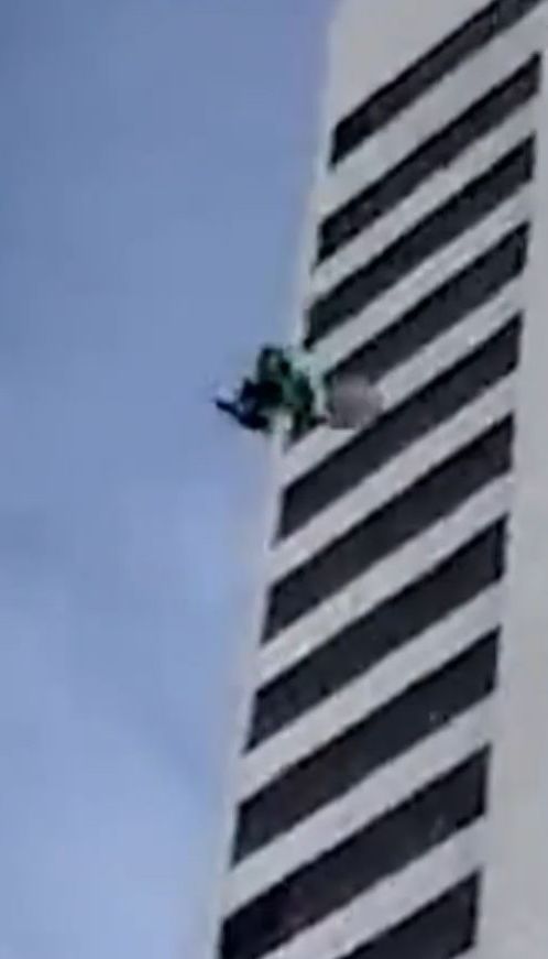 В Швеции экстремал чудом выжил при падении с небоскреба