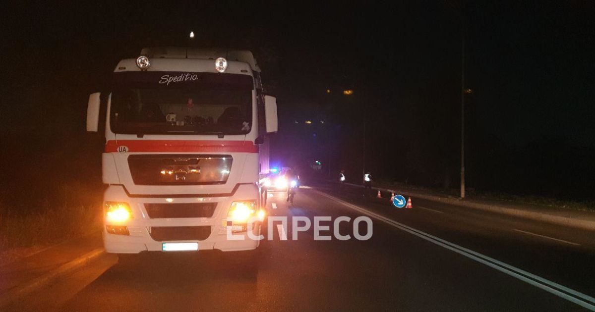 У Києві фура на смерть збила пішохода